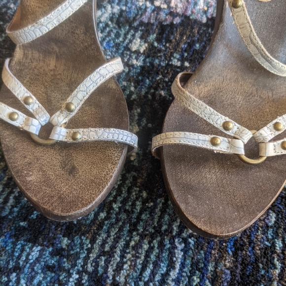 Wood Heels - Picture 8 of 9